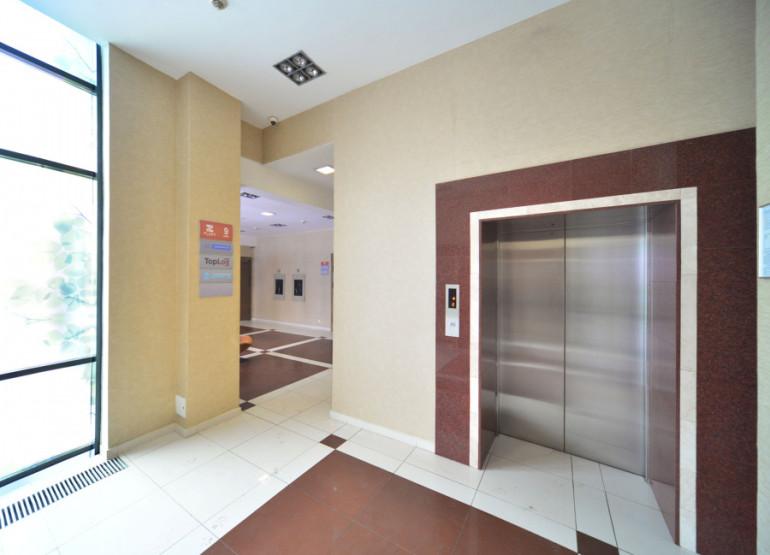 Z Plaza: Вид главного лифтового холла